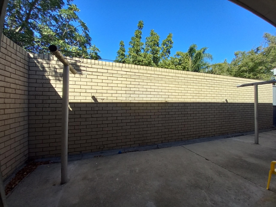 To Let 4 Bedroom Property for Rent in Rouxville Western Cape